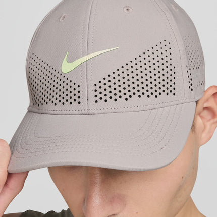 Nike Dri-FIT ADV Club Structured Swoosh Cap - FB5636-009