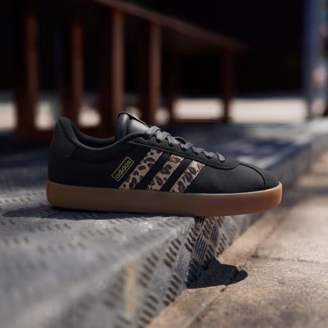 W VL COURT 3.0 SHOES  - BLACK/GOLD - JP5355