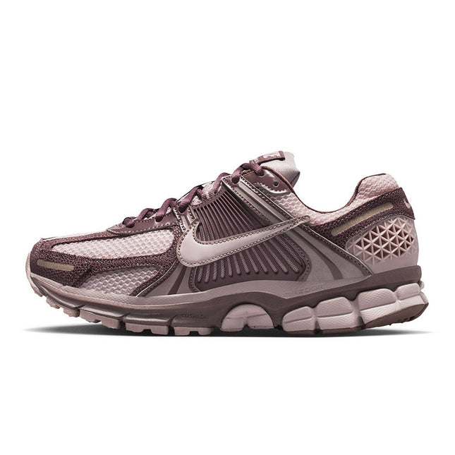 W NIKE VOMERO 5 - II6236-500