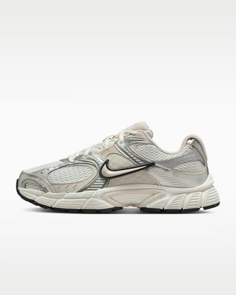 Nike V5 RNR Women's Shoes with Reflective Accent - HQ7901-104